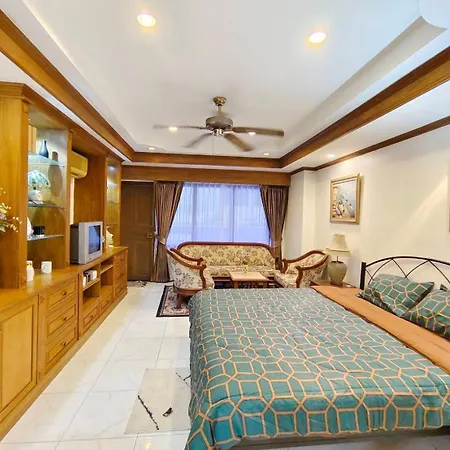 250 Metre Stroll To Walking Street - Yensabai Condotel